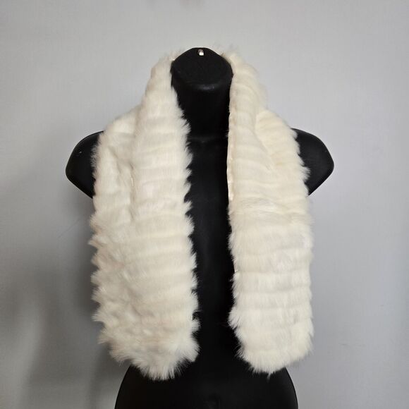 Cache Faux Fur Short Old Money Scarf - Picture 2 of 6